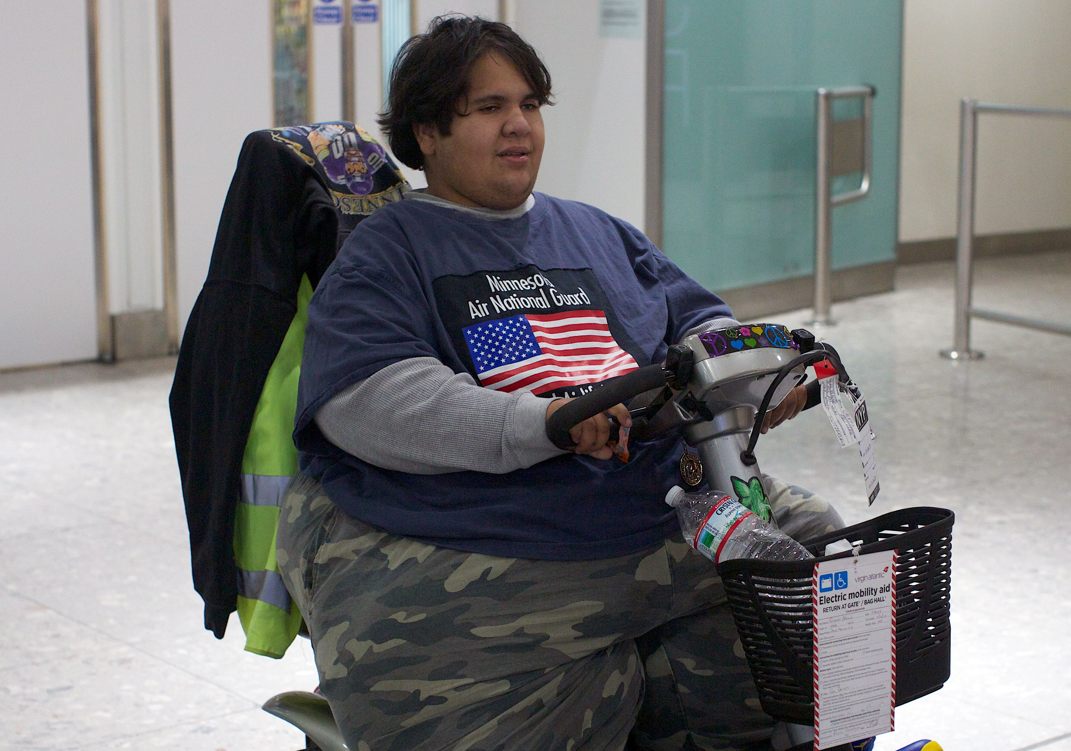 Cosmarul unui francez. O companie aeriana si una de tren au refuzat sa-l ajute pentru ca e prea gras