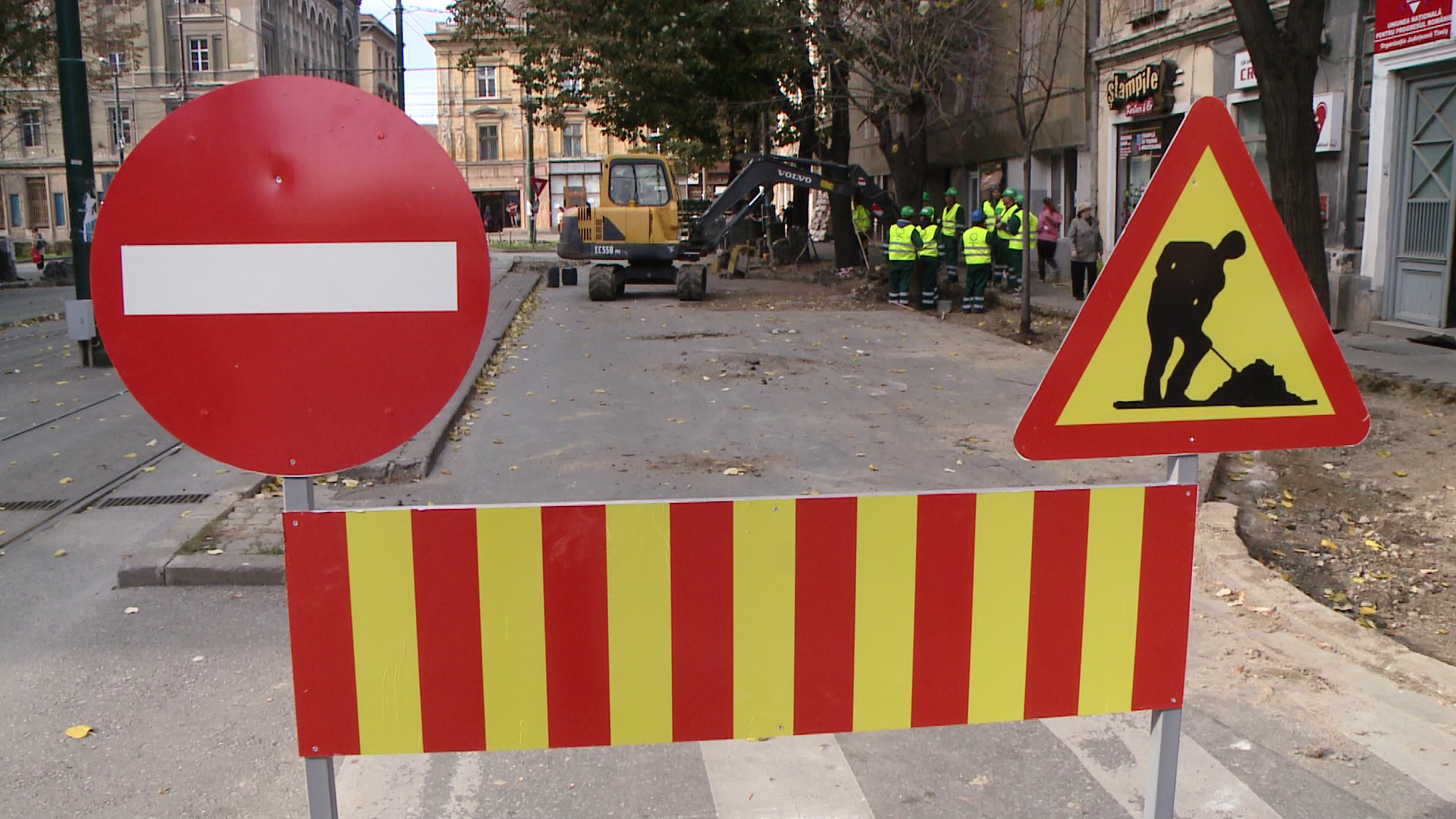 Au inceput sapaturile pentru reabilitarea centrului. Primele lucrari au loc in Piata Sfantu Gheorghe