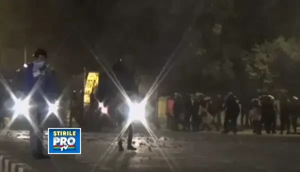 CLIPUL ZILEI: Proteste violente si lupte de strada in Piata Tahrir din Egipt