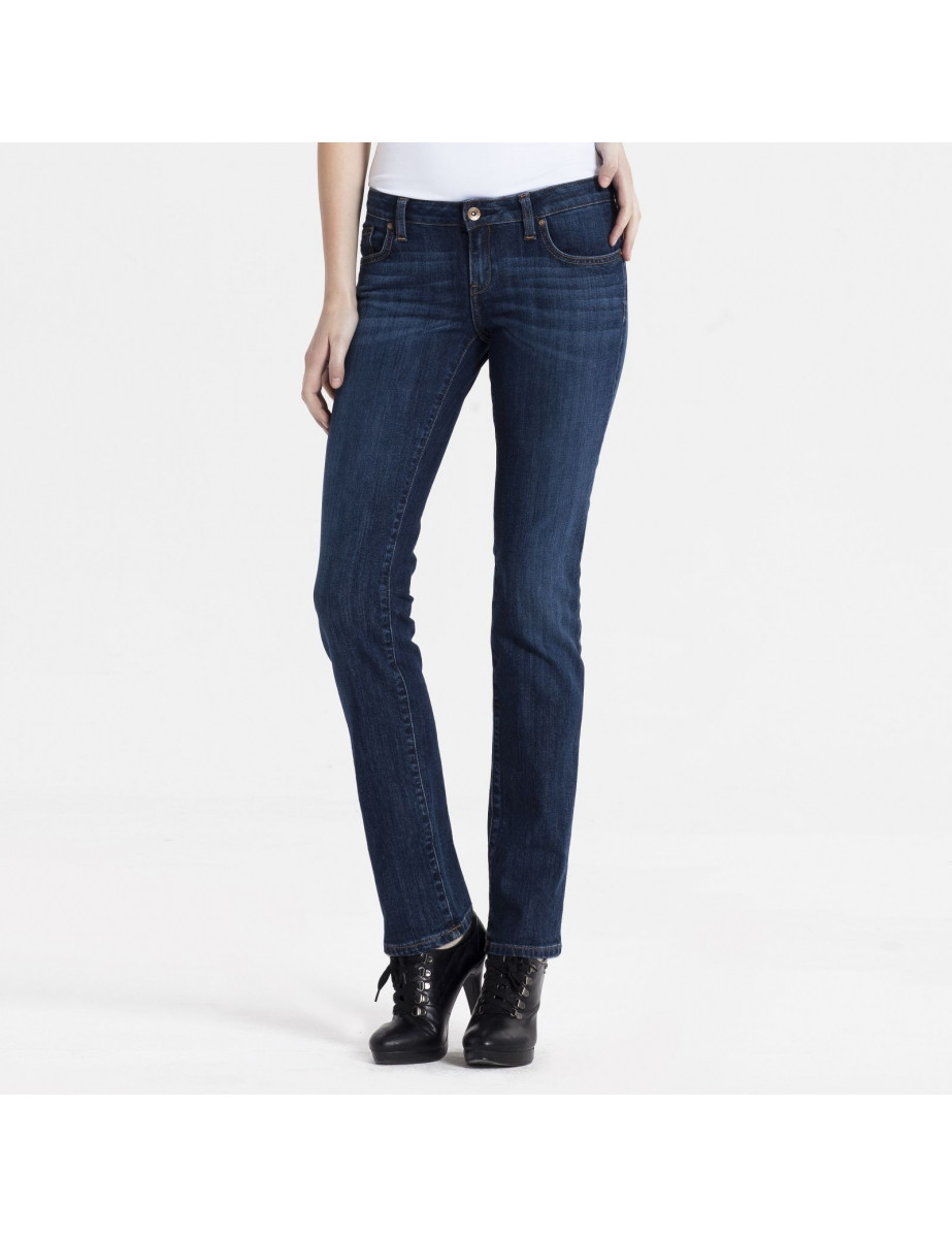 Trei lanturi de retail retrag produsele textile. Vopseaua contine un compus chimic cancerigen, asemanator arsenicului