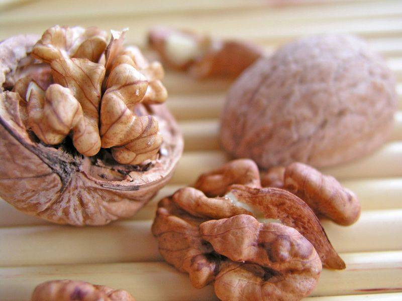 Consumul de nuci reduce riscul de cancer si mortalitatea cardiovasculara - studiu