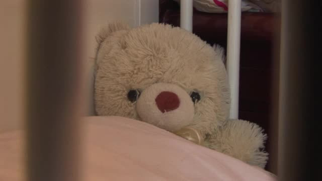 Tinuti in frig dezbracati si batuti, dar ignorati de autoritati. Cosmarul prin care trec patru frati