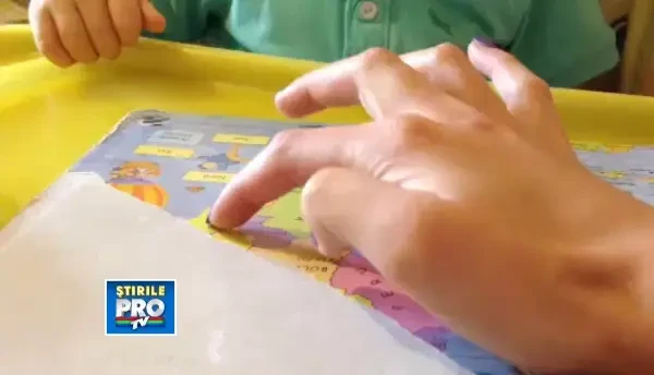 Un baiatel de gradinita din Romania poate identifica toate tarile pe harta lumii