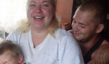 Toti i-au sters din lista de prieteni de pe Facebook. Ce fac parintii cu copilul lor in aceasta poza