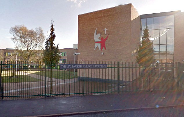 Doua eleve din Marea Britanie au fost trimise acasa si suspendate din cauza frizurii prea baietesti