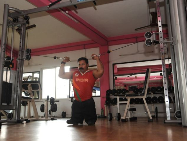 Barbatul de un metru din India care este campion la skandenberg si vrea sa ajunga pe Everest. FOTO