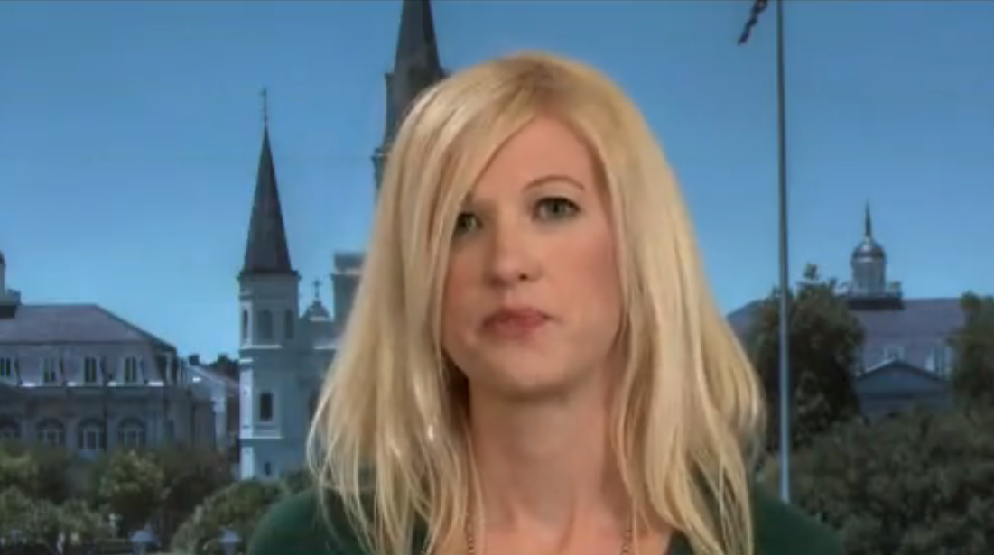 O femeie din SUA a returnat o suma uriasa de bani pe care a gasit-o in mijlocul strazii. VIDEO