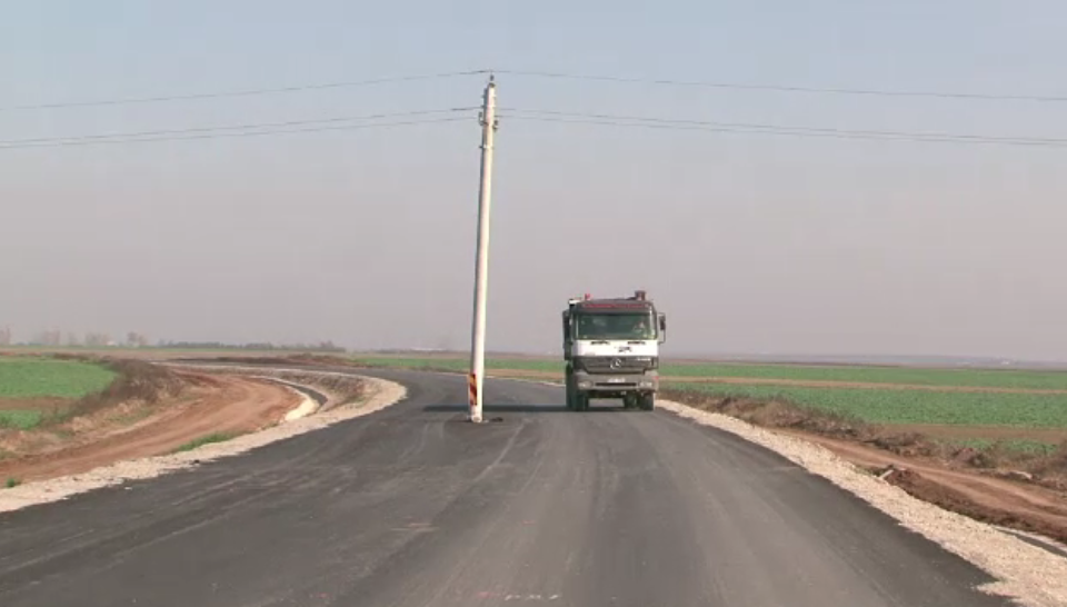 Stalpul din mijlocul centurii de sud a Craiovei a ramas tot acolo. Ministrul Sova nu stie asta