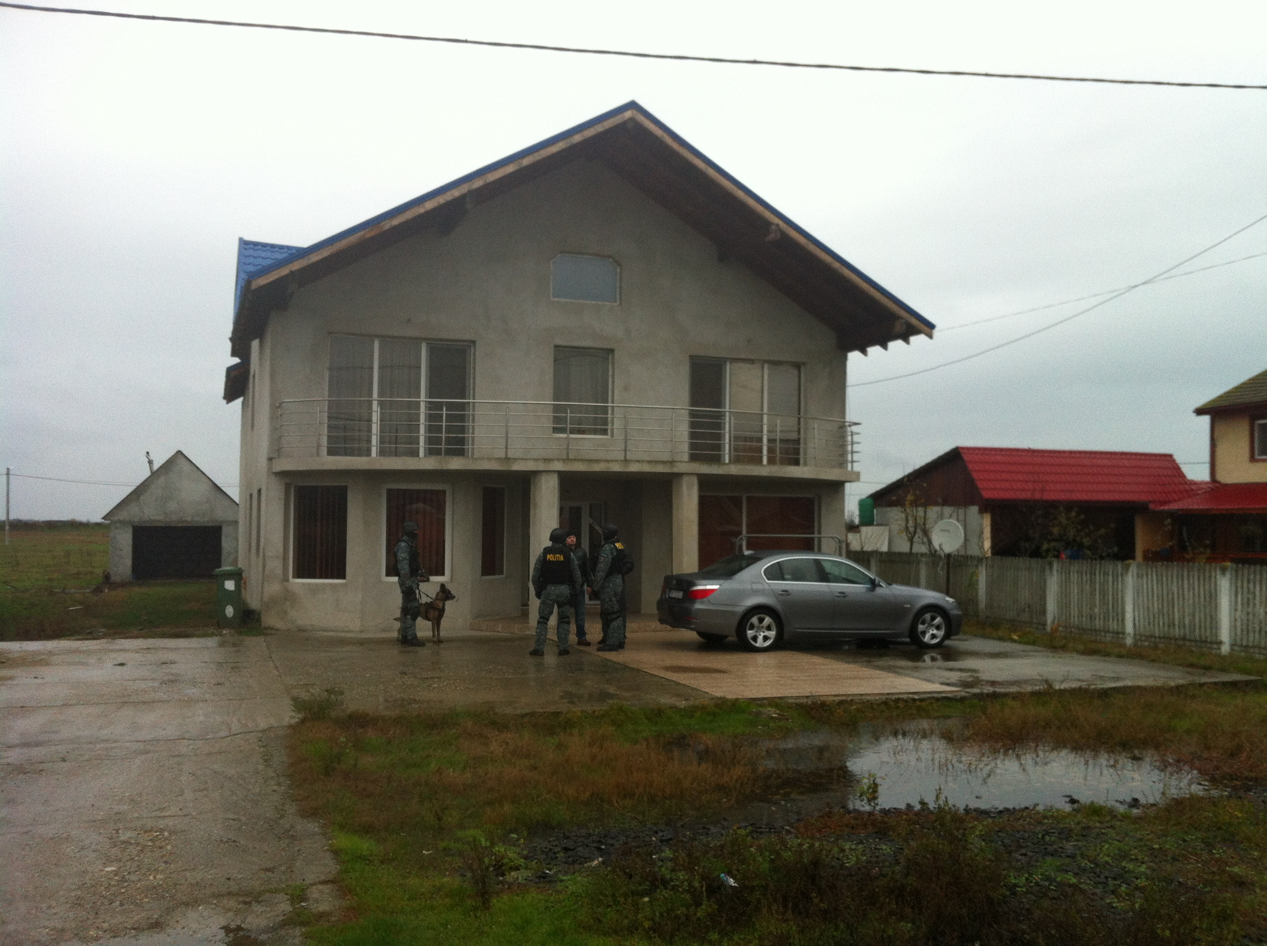 Retea de proxeneti, destructurata in Timis. Implicat ar fi si un fost politist la Doi si-un sfert