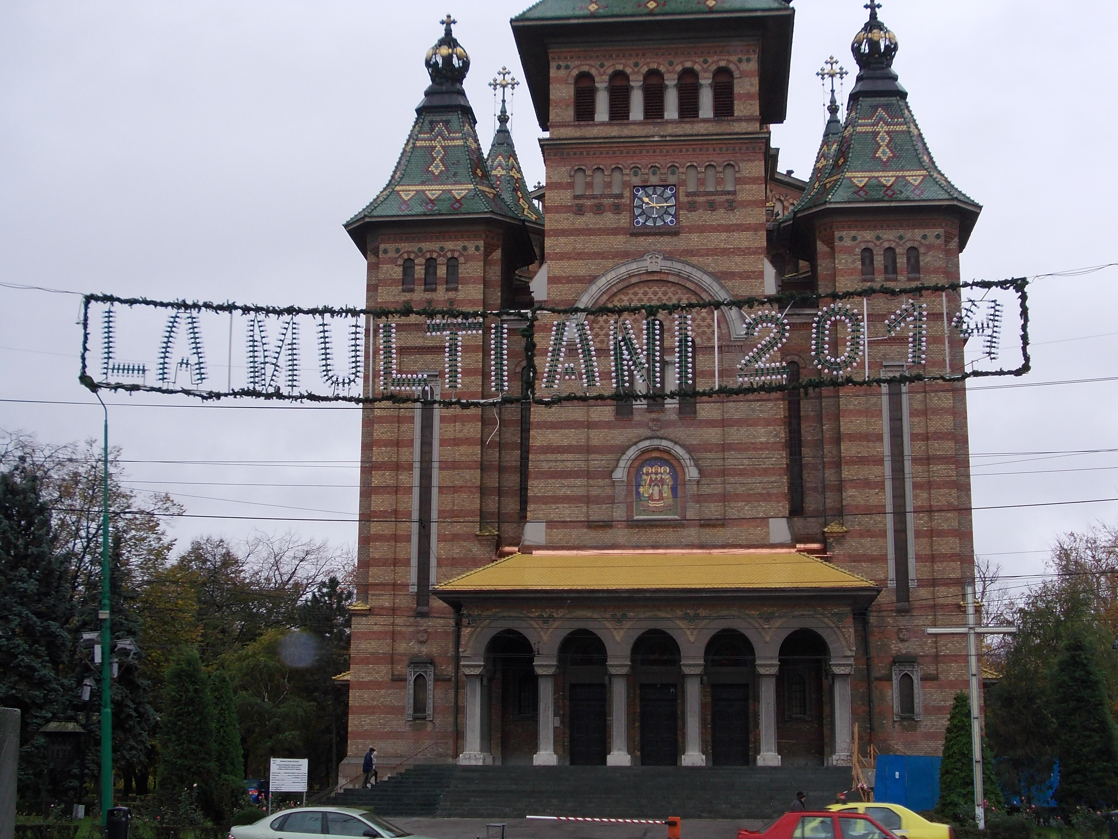 Timisoara se pregateste de sarbatori. Centrul orasului, impanzit de beculete