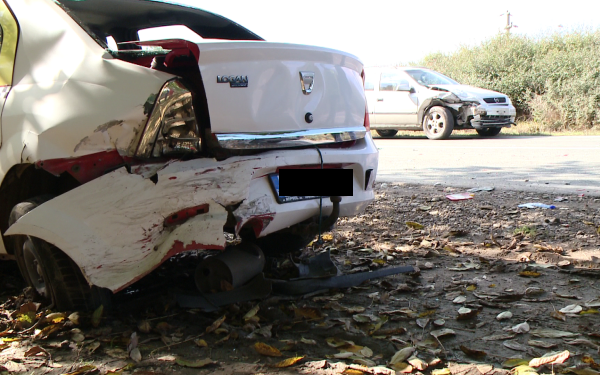 Un taximetrist din Oradea si doua cliente ale sale au ajuns la spital in urma unui accident