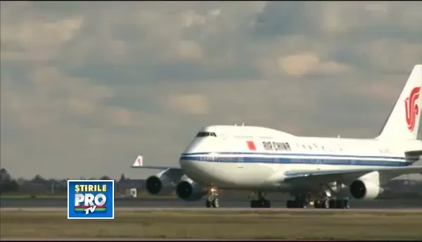 Premierul Chinei, Li Keqiang, a ajuns in Romania, alaturi de 400 de oameni de afaceri si oficiali