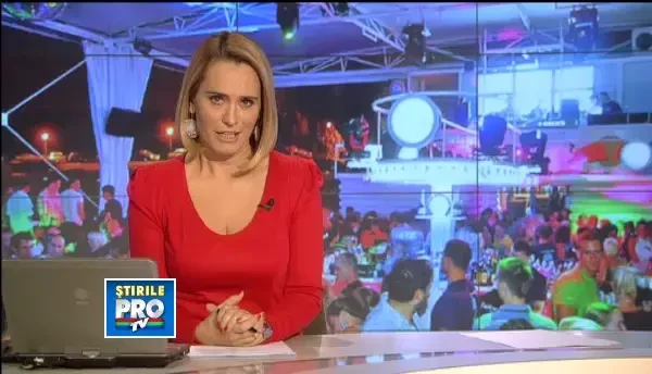 Rochii scumpe si tocuri "de 16" la balul bobocilor din Monnet. Cum se impaca moda cu invatatura