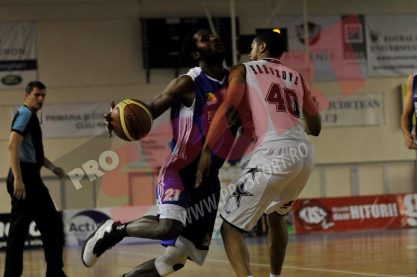 "U" invinge, Timisoara e tot in afara playoff-ului