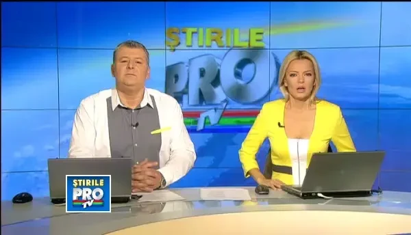 Accident cu masina politiei. Un echipaj de politie a intrat intr-o camioneta plina cu lemne