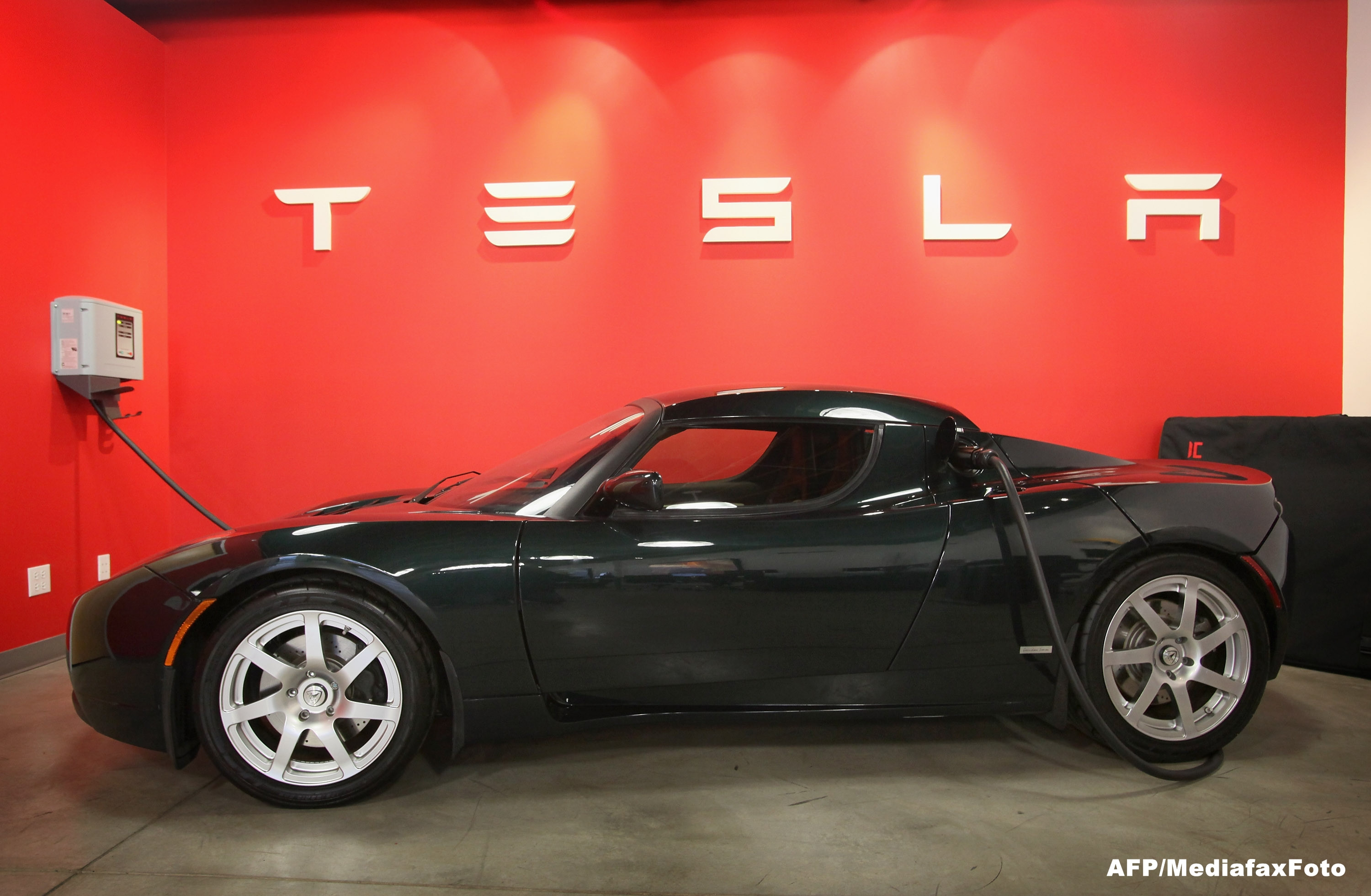 iLikeIT. Masina care consuma carburant de 8 LEI la suta de kilometri. Toata industria auto se teme de ea