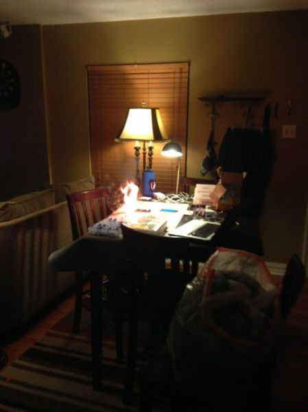 A schimbat bateria la iPhone si a iesit din camera. Ce a gasit cand s-a intors. GALERIE FOTO