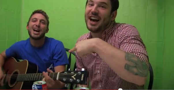 Cum a reactionat cand si-a gasit iubita in pat cu alt barbat. VIDEO