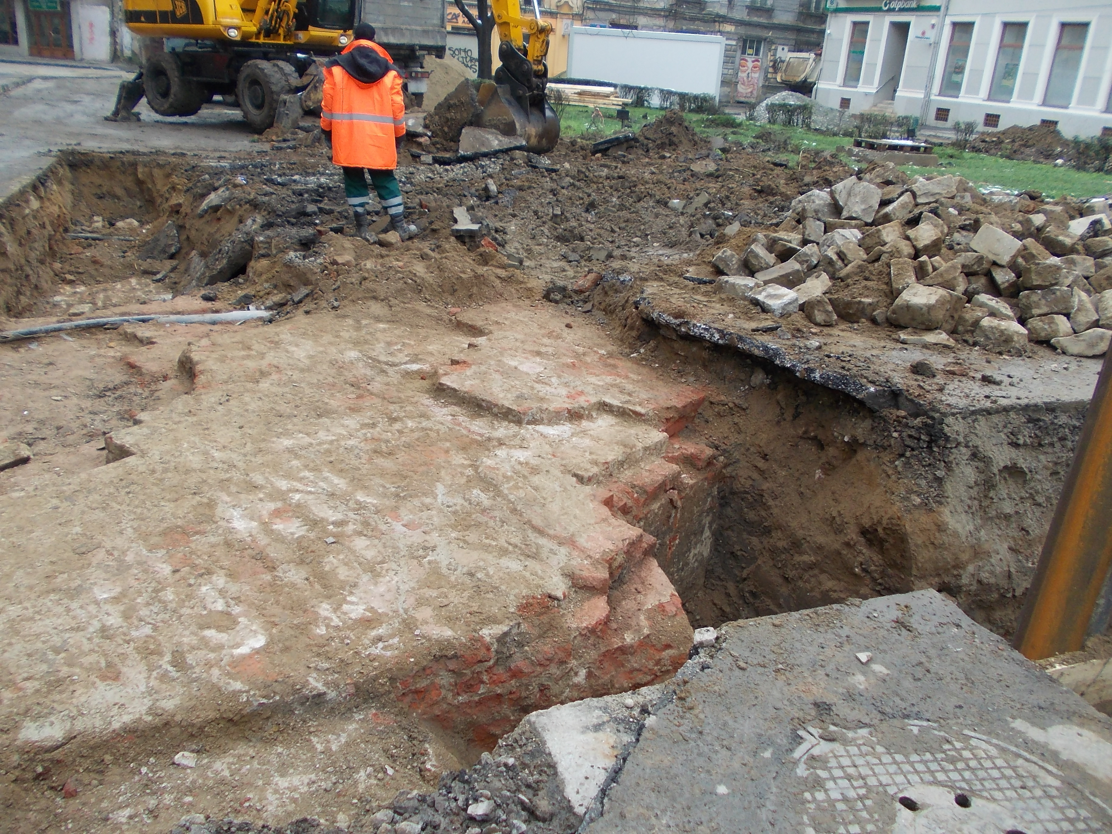 FOTO! Au fost descoperite vestigii arheologice in Piata Sfantul Gheorghe. Ce se va intampla
