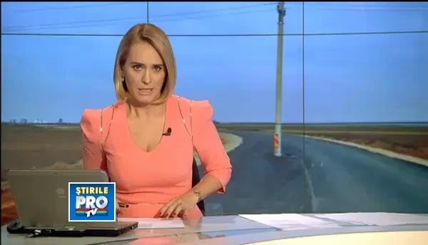 Stalpul uitat de olteni in mijlocul drumului, demolat. Localnicii isi facusera deja planuri cu el