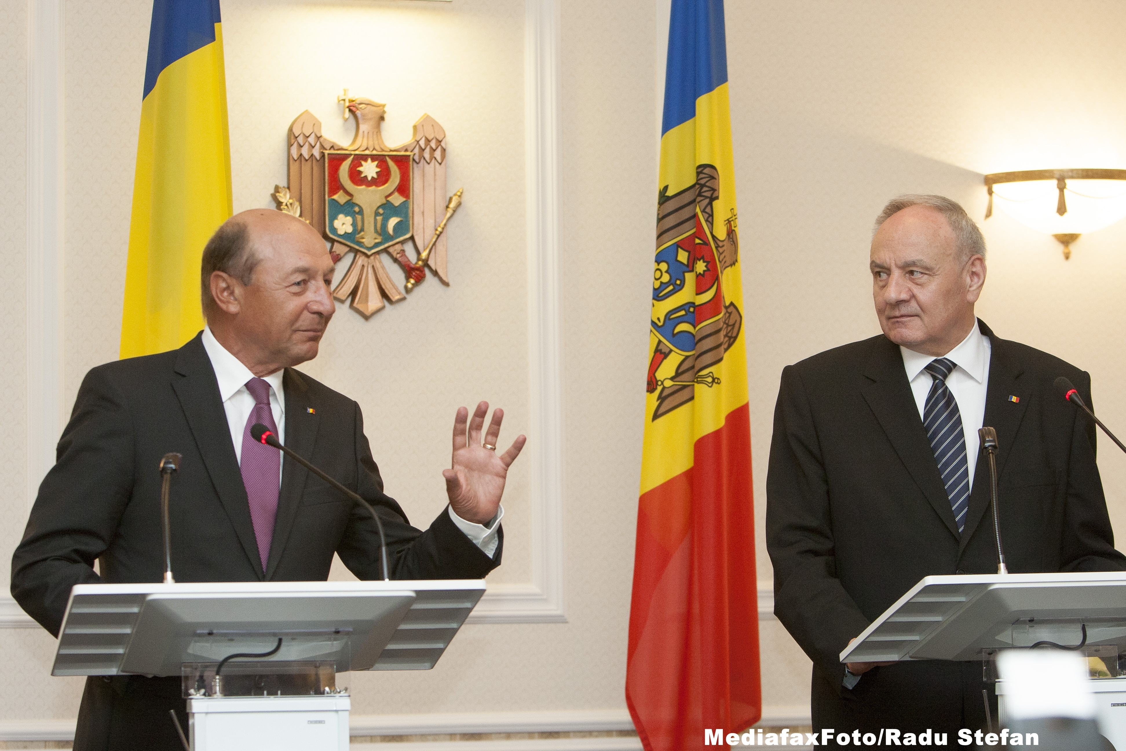 Traian Basescu, Nicolae Timofti