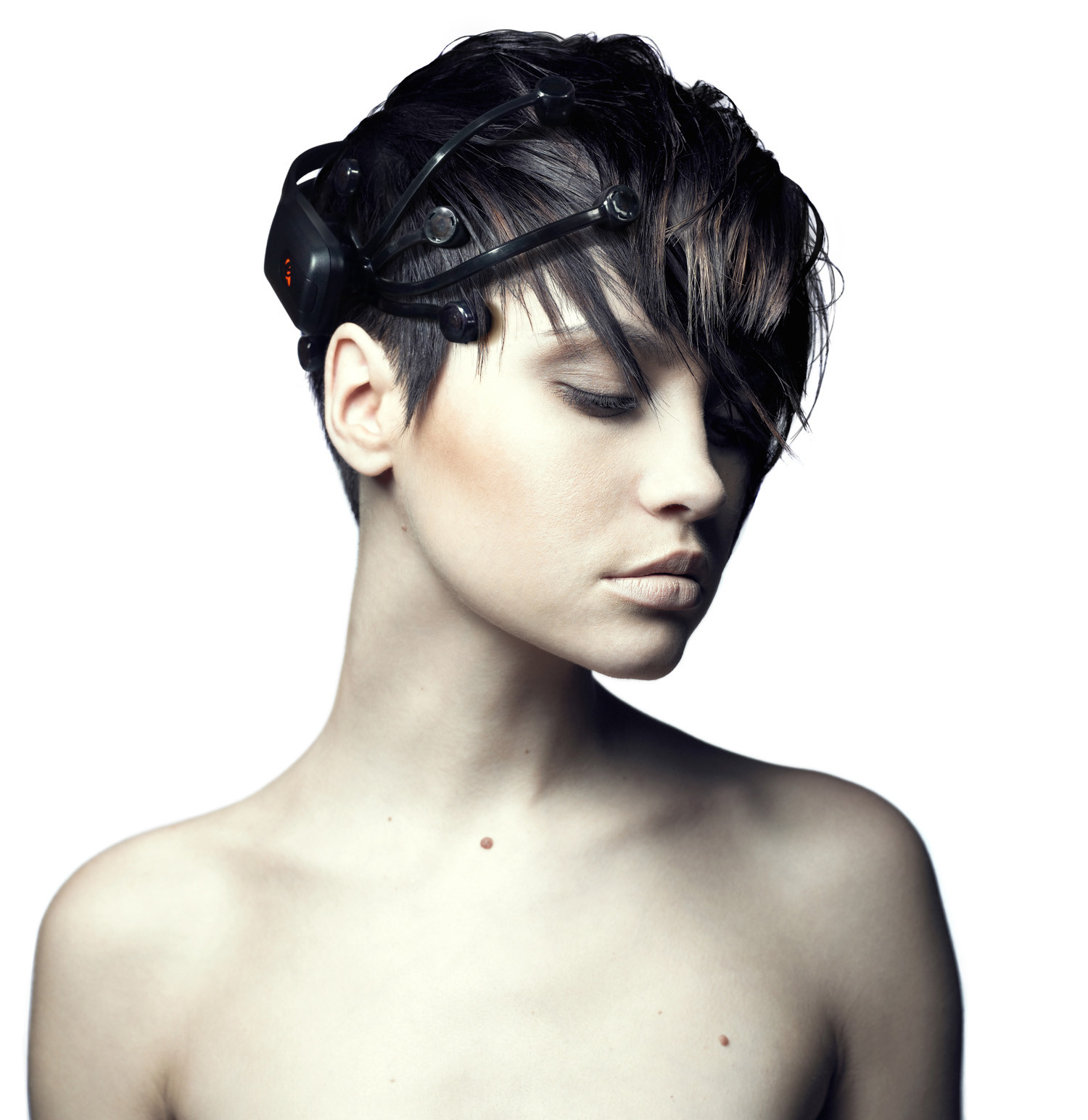 Dispozitivele pe care le poti controla prin puterea mintii. Ce poti face cu MUSE sau Emotiv EPOC