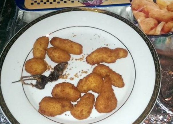 "Nu am putut sa mananc doua zile." Ce a gasit un barbat din Anglia intr-o punga de peste inghetat