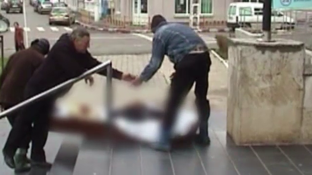 Acuzat de profanare de morminte. Ce risca barbatul care a dus mortul la banca, nu la groapa