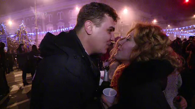 OFERTE REVELION 2014. Cat costa petrecerile "singles" de Anul Nou, tot mai vanate de romani