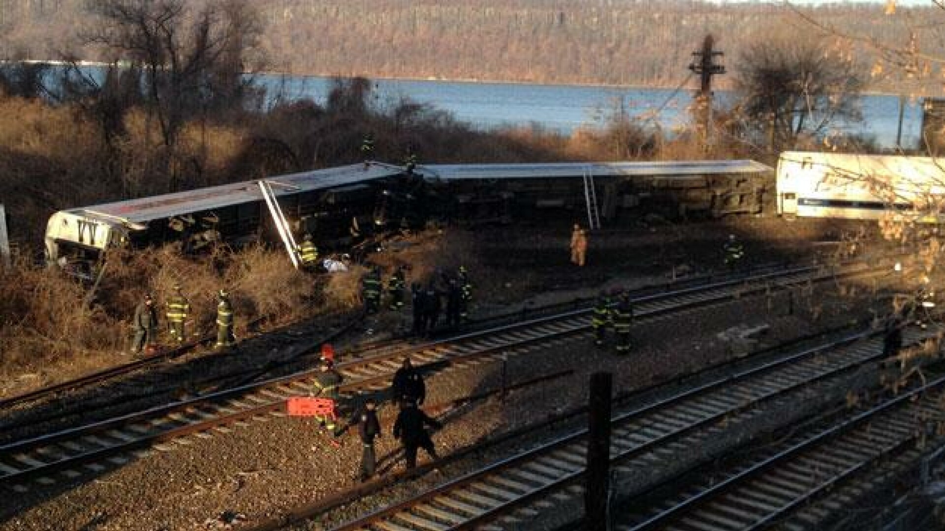 4 morti si 67 de raniti, dupa ce un tren de pasageri a deraiat la New York. 7 vagoane s-au rasturnat