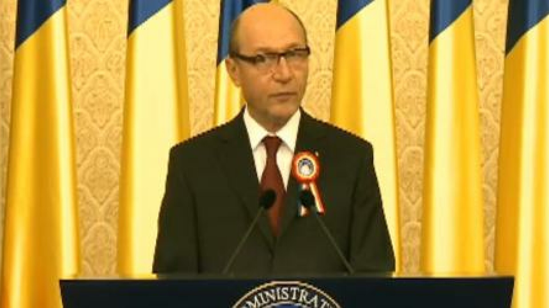 Traian Basescu a promulgat Legea reducerii CAS cu 5%. "Avem un Guvern profund incompetent!"
