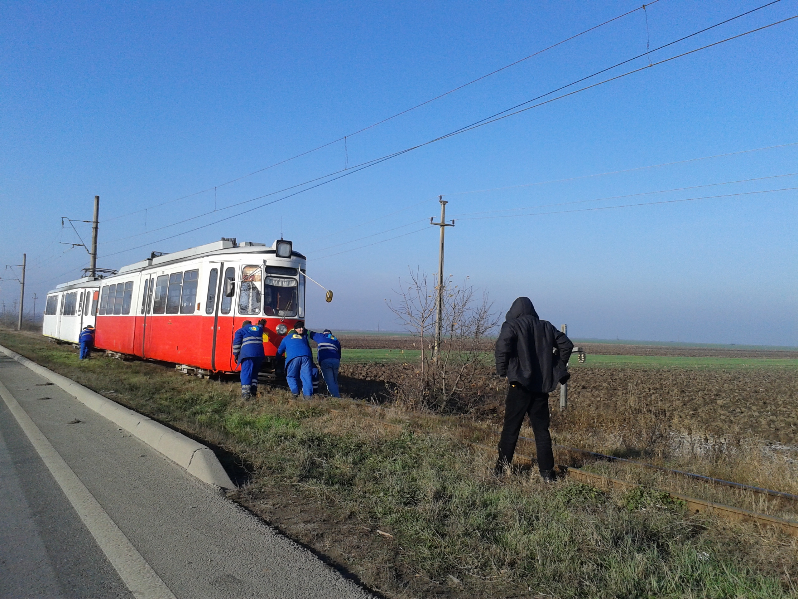 Circulatia tramvaielor spre Podgoria Aradului, blocata din cauza unei avarii la linia electrica