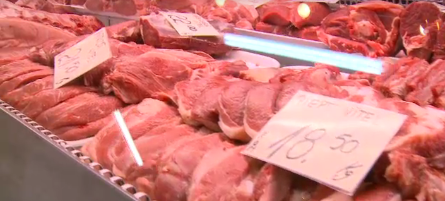 Carnea de porc a devenit un vis irealizabil. Sute de mii de romani vor avea un Craciun modest