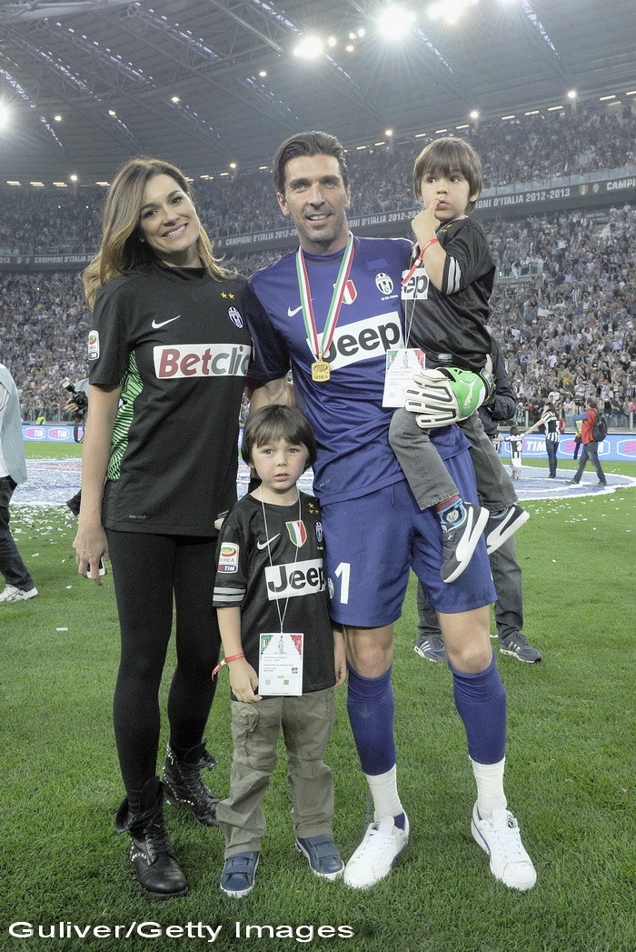 Portarul Gianluigi Buffon si sotia sa sunt aproape de divort, la doar doi ani de la casatorie