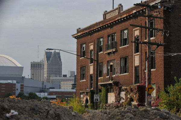 Cel mai mare faliment municipal. Casele costa 100 dolari. Apple poate acoperi de opt ori datoria