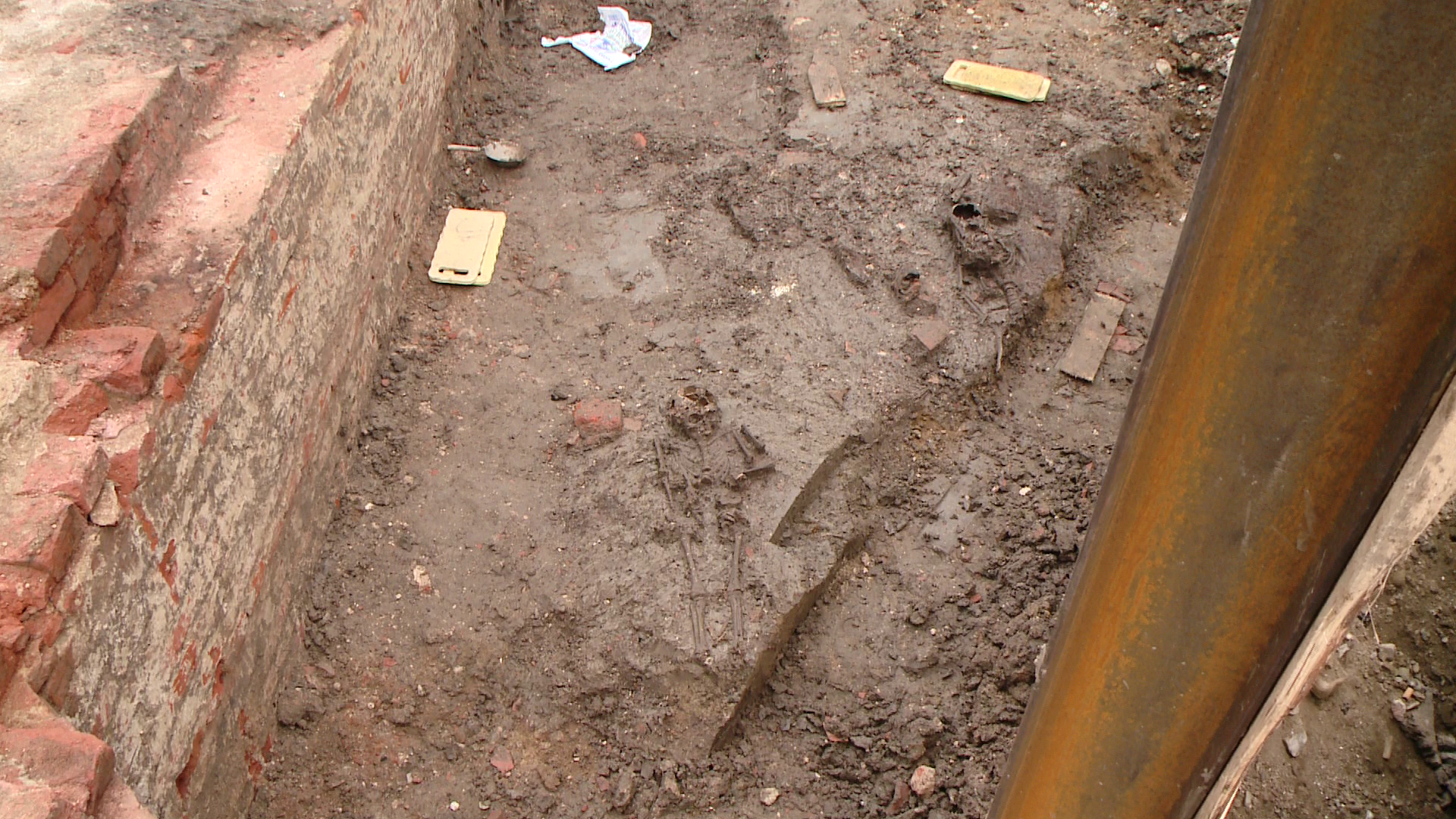 Cimitir otoman, descoperit in Piata Sfantul Gheorghe. "Se lucreaza la cercetarea scheletelor". FOTO!