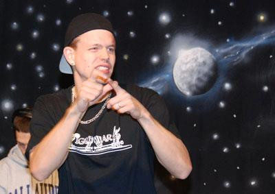 Cand imposibilul devine posibil. Signmark, interpret de rap in limbajul semnelor, vine la Bucuresti