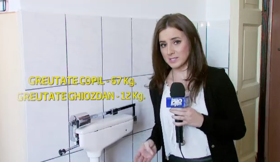 Cocosati de carti, elevii din Romania sufera de deformari de coloana din cauza ghizodanelor grele