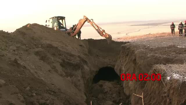 Doi hoti de fier vechi au murit ingropati sub un mal de pamant. Salvatorii i-au gasit dupa 13 ore
