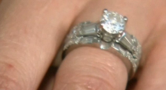 "Lumea spune ca ii vreau doar banii". Cum arata viitorul sot al unei tinere din Marea Britanie: FOTO