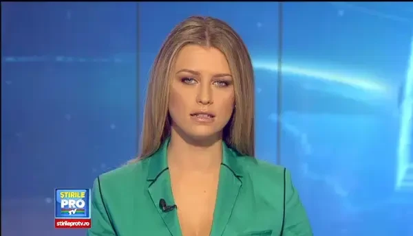 Crengi de copac sau spic de grau fosforescent. Cum arata nuielusa lui Mos Nicolae in 2013. FOTO Galerie Foto