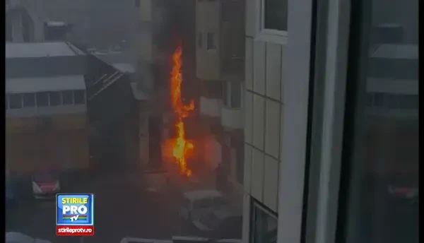 Panica in centrul orasului Baia Mare, dupa ce un aparat de aer conditionat a fost cuprins de flacari