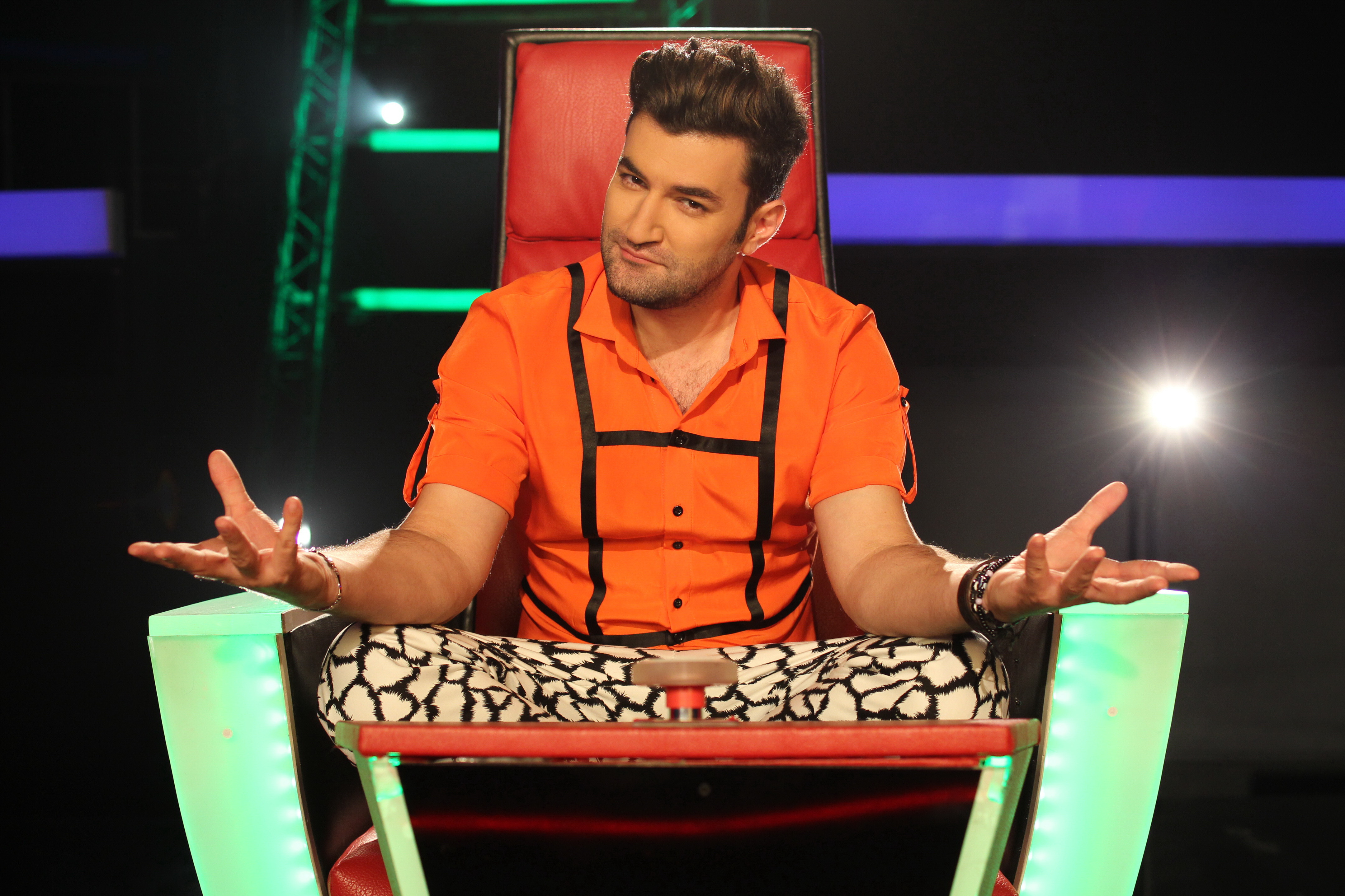 Smiley isi dezvaluie secretele. Cine ii va sta alaturi la acest sfarsit de an