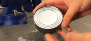 Creatura ciudata gasita de o femeie intr-o conserva cu ton. Ce a vazut cand a ridicat capacul. FOTO