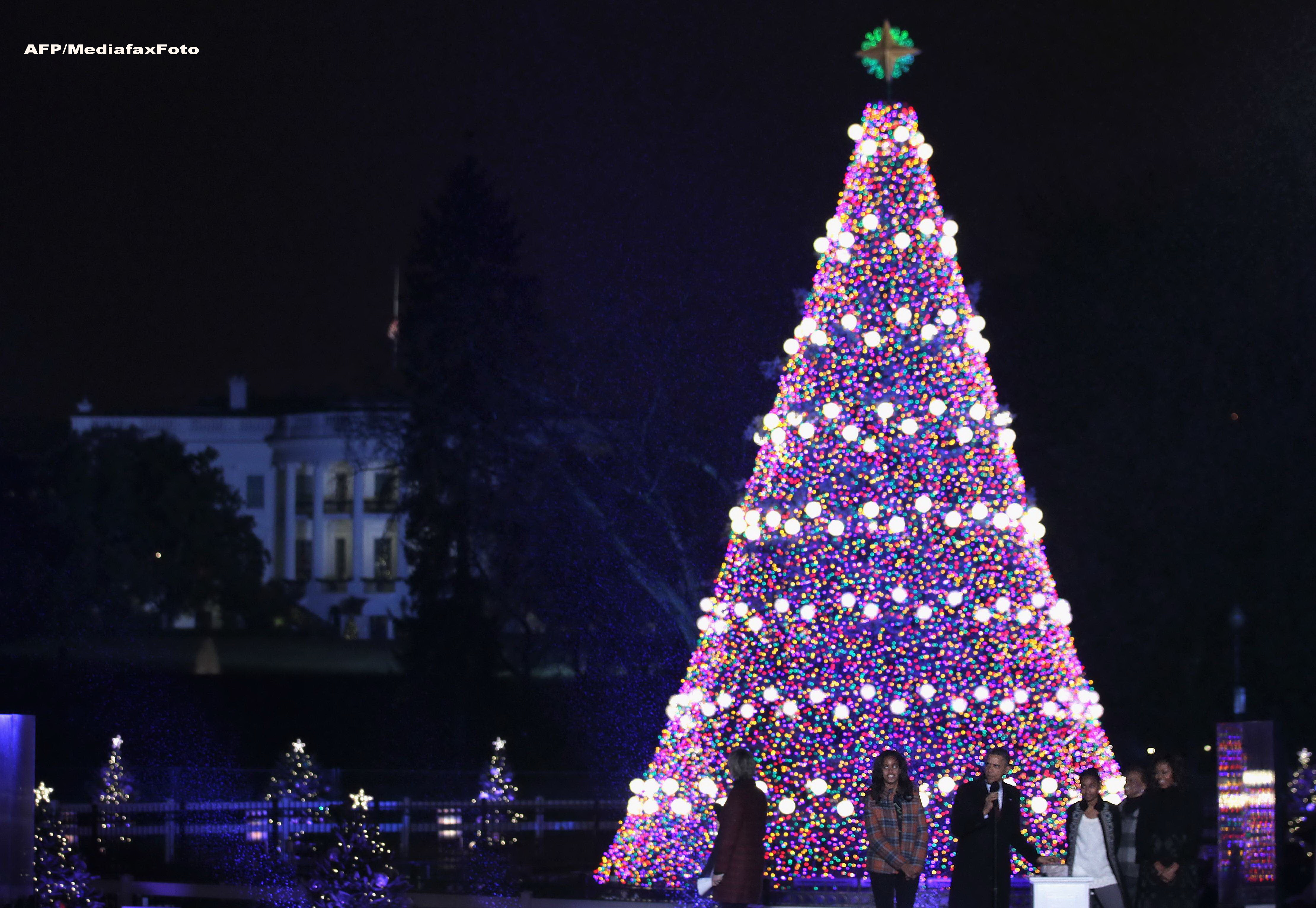 Sarbatorile de iarna au ajuns in Washington. Presedintele Barack Obama a aprins luminile de Craciun