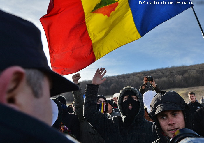 Protestele din Pungesti. Barbatul care a spus ca a fost lovit de un jandarm a fugit din spital