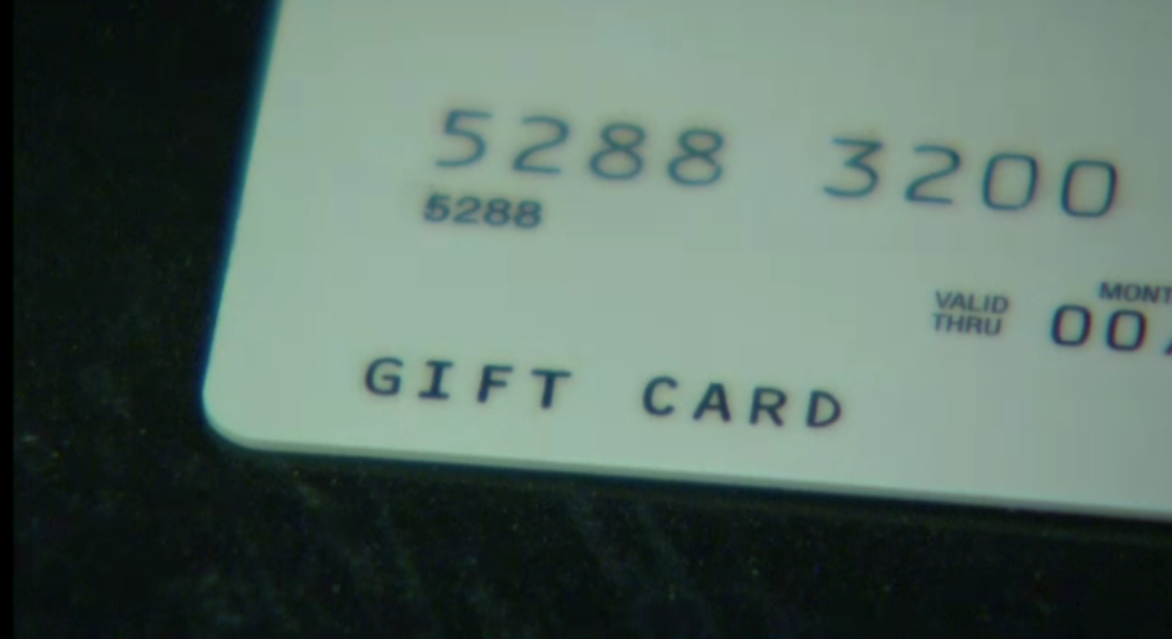 Plicul cu bani, inlocuit cu plasticul. Bancile au scos pe piata cardul fara nume