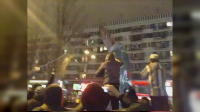 Protestatarii din Kiev au daramat statuia lui Lenin. 500000 de ucraineni au iesit duminica pe strazi