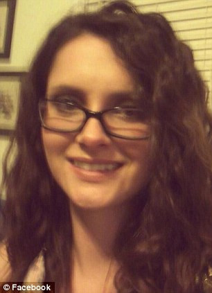 Rudele i-au spus ca este nebuna. Cine este barbatul de care s-a indragostit aceata tanara