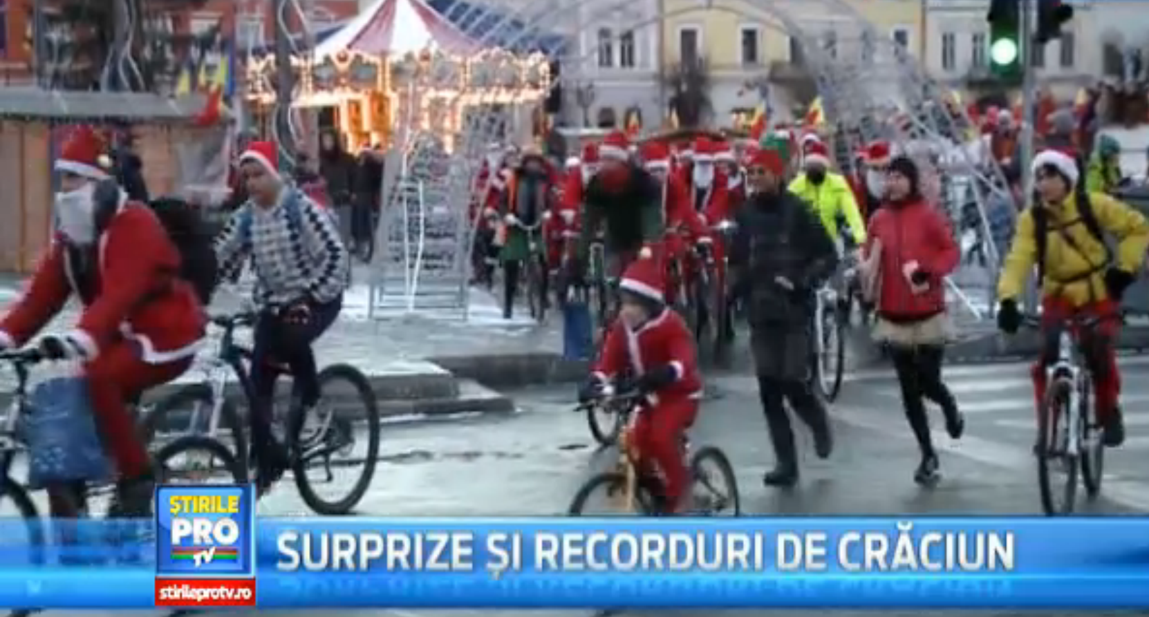130 de Mos Craciuni, nu pe sanie, ci pe bicicleta, au invadat aseara Clujul